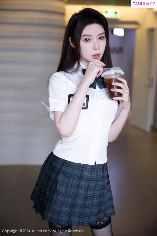 梦心玥  [XiuRen]高清写真图 2024.08.27 No.9074 梦心玥 黑丝美腿第5张图片